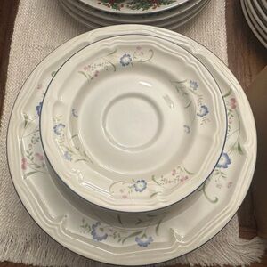 Floral Patterned Dinnerware Set